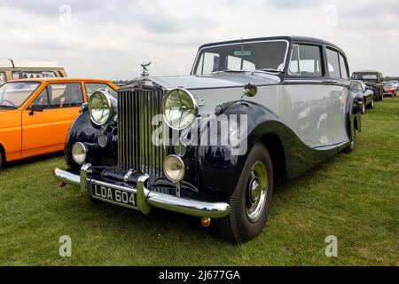 1953 Rolls-Royce Silver Wraith `(LOA 604) auf der April Scramble, die am 23.. April 2022 im Bicester Heritage Centre stattfand Stockfoto